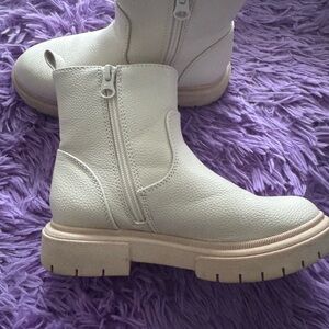 White Ankle Boots with Zipper